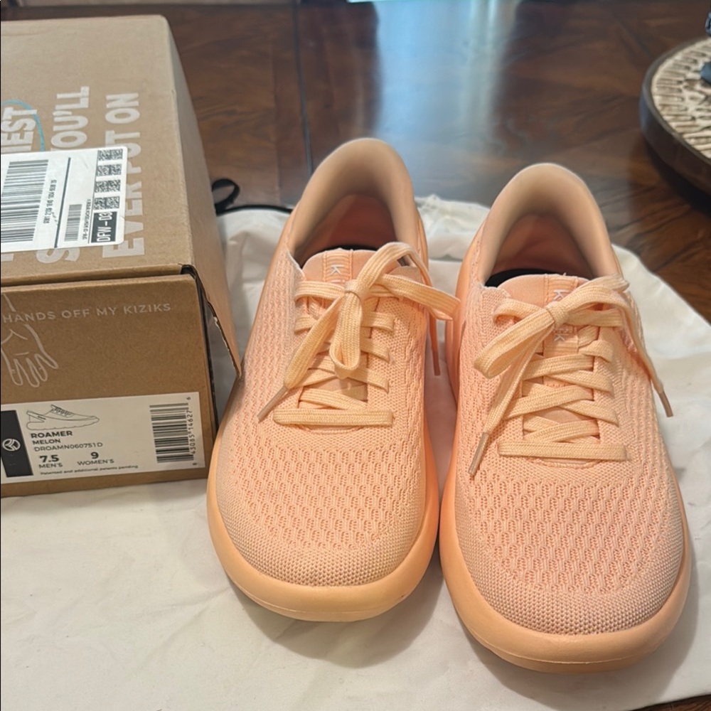 Kiziks Women's Roamer Shoes in Peach